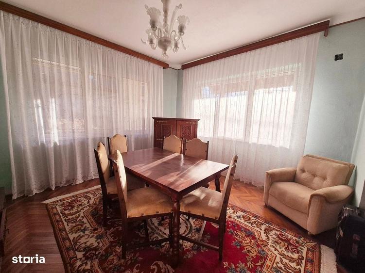Casă cu 4 camere cu Teren 3581 Mp în Central