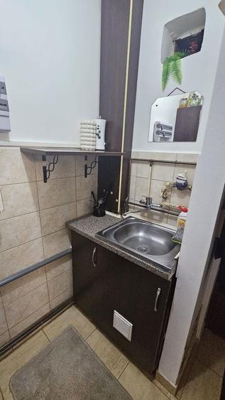 Garsonieră decomandată în 7 Noiembrie