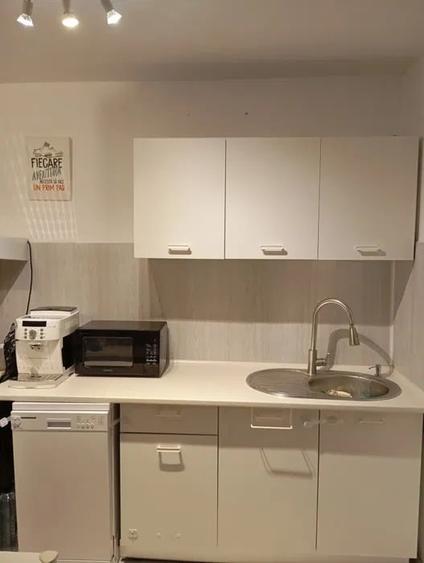 Apartament cu 3 camere decomandat, mobilat în Alexandru Obregia