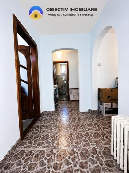 Apartament cu 3 camere decomandat în Dărmănești