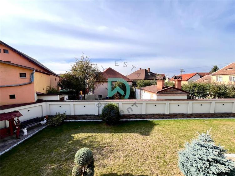 Casă individuală cu 7 camere cu Canalizare în Lupeni