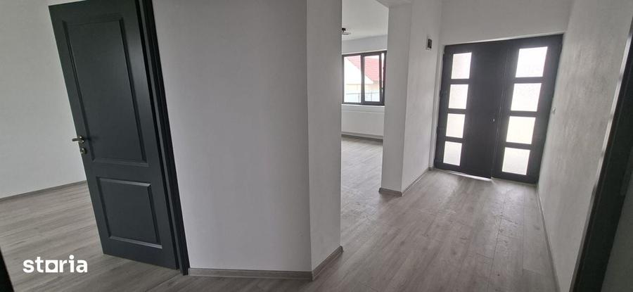 Casă cu 3 camere cu Teren 650 Mp în Holboca