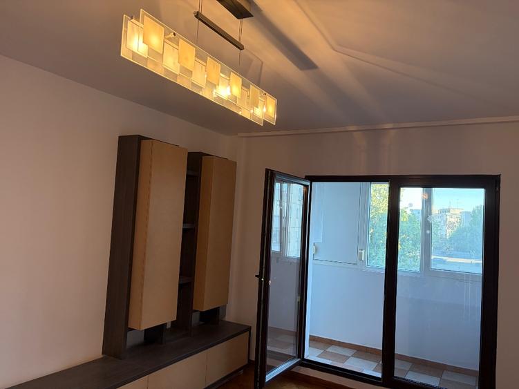 Apartament cu 4 camere decomandat în Timpuri Noi