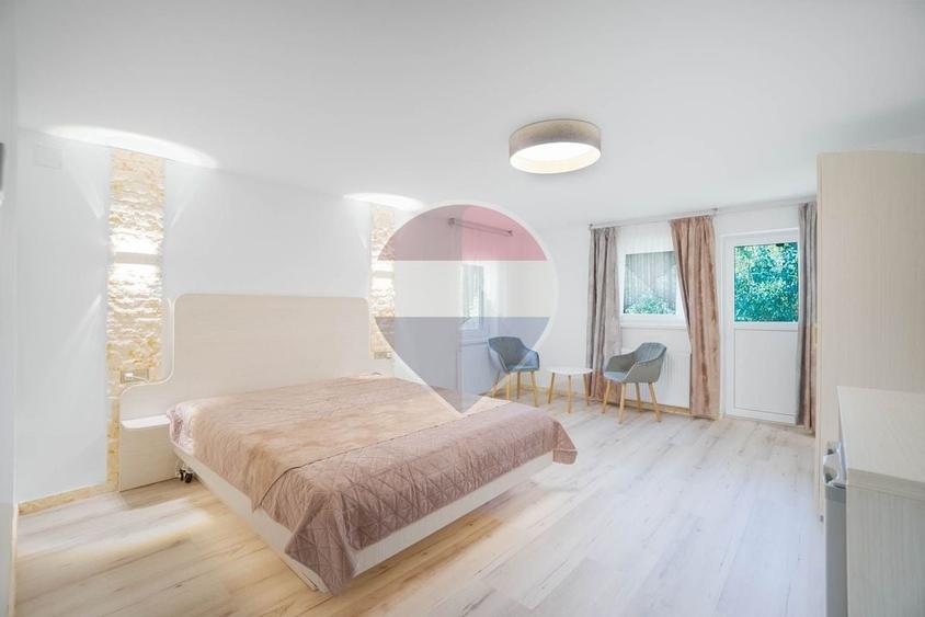 Hotel/Pensiune, de 377.5 mp, în Plaiul Foii