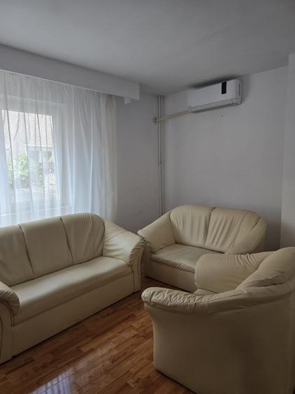 Casă individuală cu 9 camere cu Teren 200 Mp în Dorobanți
