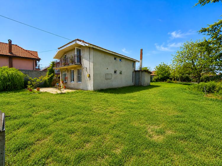Casă individuală cu 6 camere cu Canalizare în Valu lui Traian