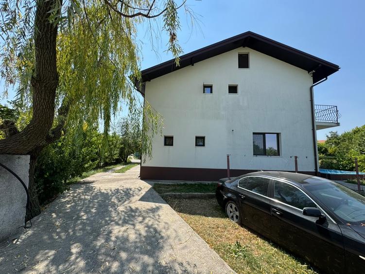 Casă individuală cu 16 camere cu Piscina în Copou