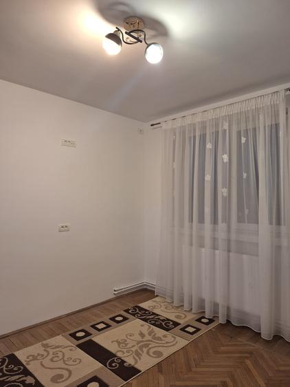 Apartament cu 2 camere decomandat în Delfinariu