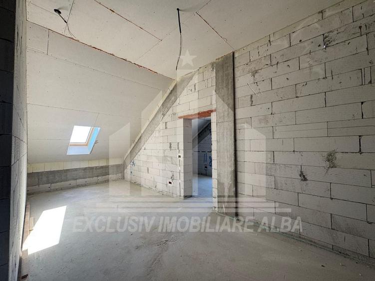 Apartament cu 3 camere decomandat în Cetate