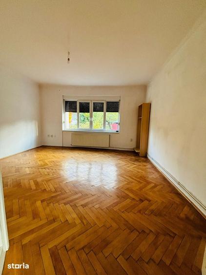 Apartament cu 3 camere în Andrei Mureșanu