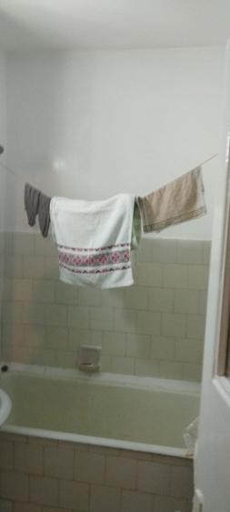 Apartament cu 3 camere semidecomandat în Podu Roș