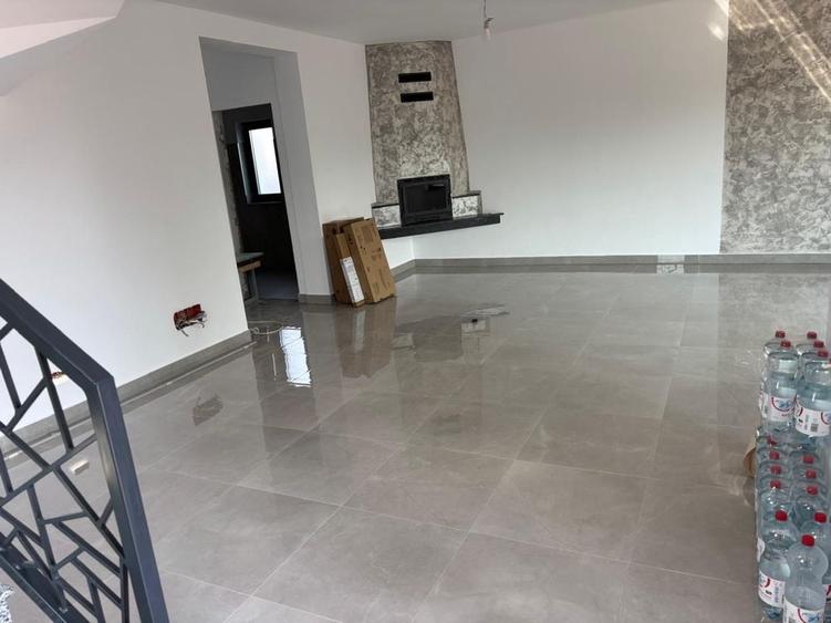 Casă cu 4 camere în Republicii