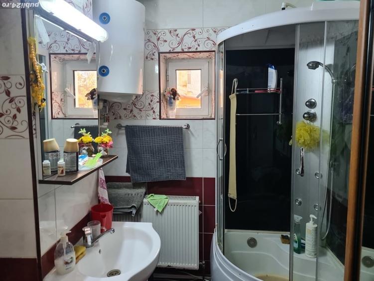 Apartament cu 4 camere în Târgu Bujor