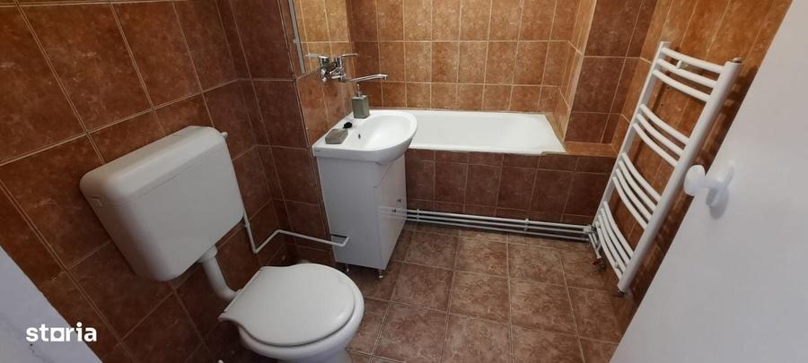 Apartament cu 3 camere decomandat în Pandurilor