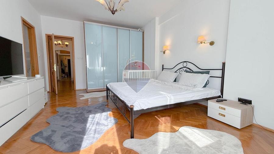 Apartament cu 3 camere decomandat, mobilat în Magheru