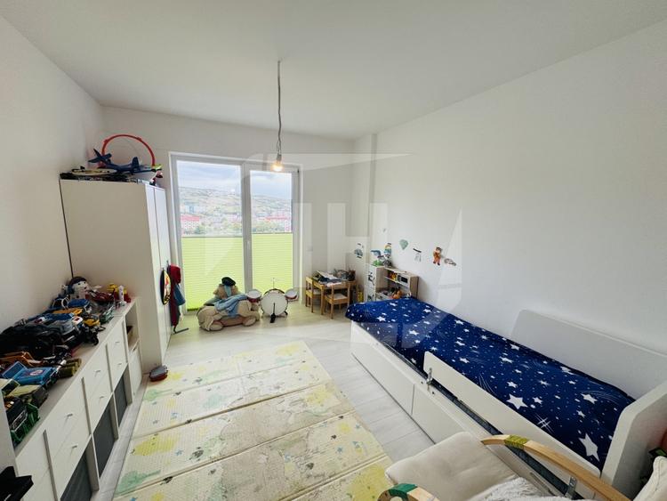 Apartament cu 4 camere semidecomandat, mobilat în Iris
