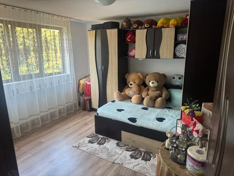 Vând casă mobilată  în zona turistică - 1