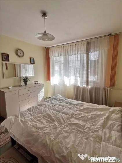 Apartament cu 3 camere decomandat în Alexandriei