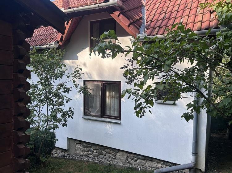 Casă cu 3 camere decomandat în Central