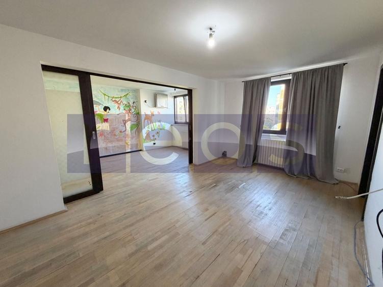 Apartament cu 4 camere decomandat, mobilat în Crângași