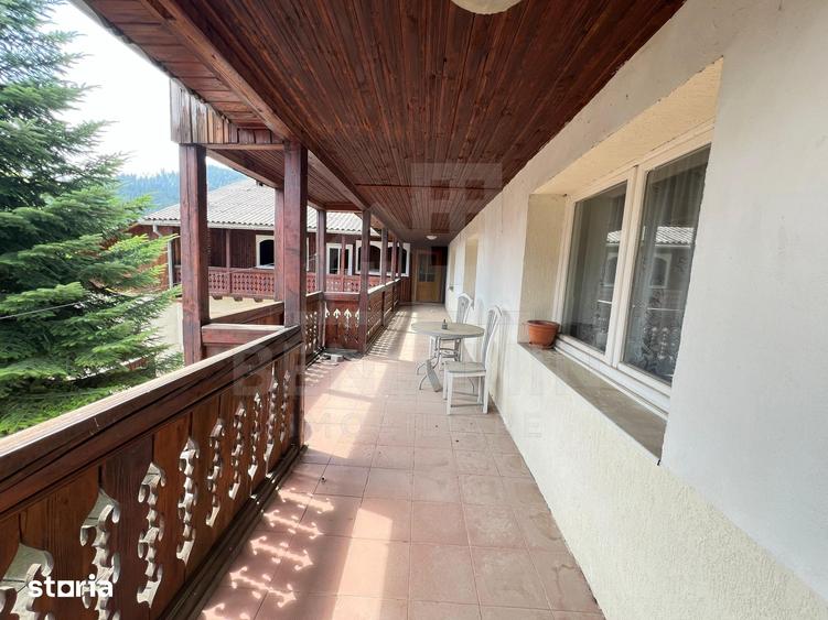 Casă cu 8 camere cu Teren 1100 Mp în Central
