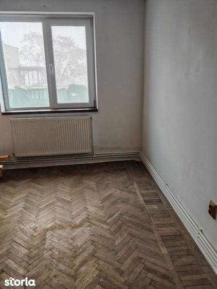 Apartament cu 3 camere decomandat în Peninsula
