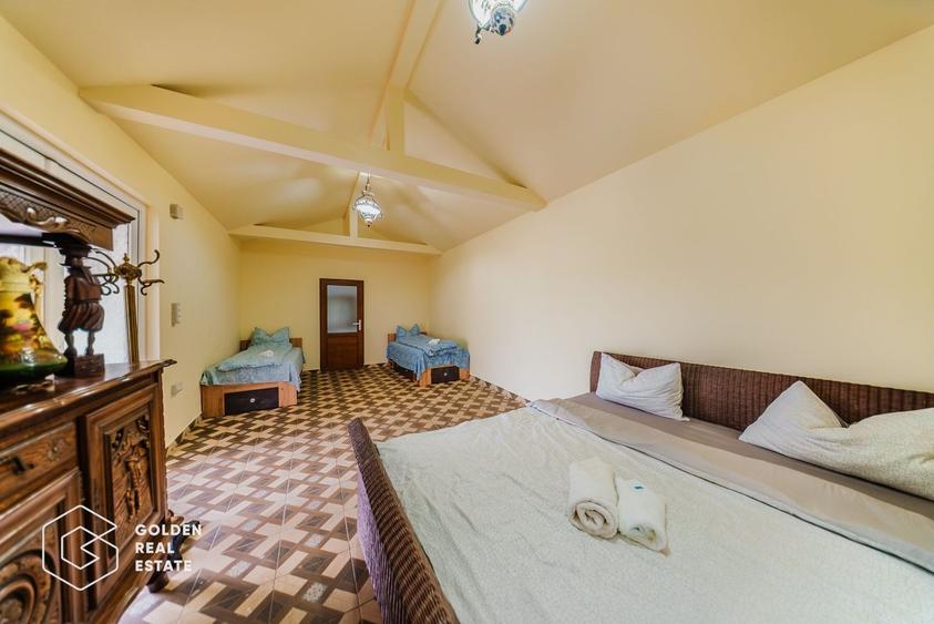 Casă individuală cu 11 camere cu Canalizare în Ghioroc