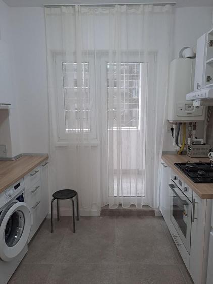 Apartament cu 2 camere decomandat, mobilat în Central