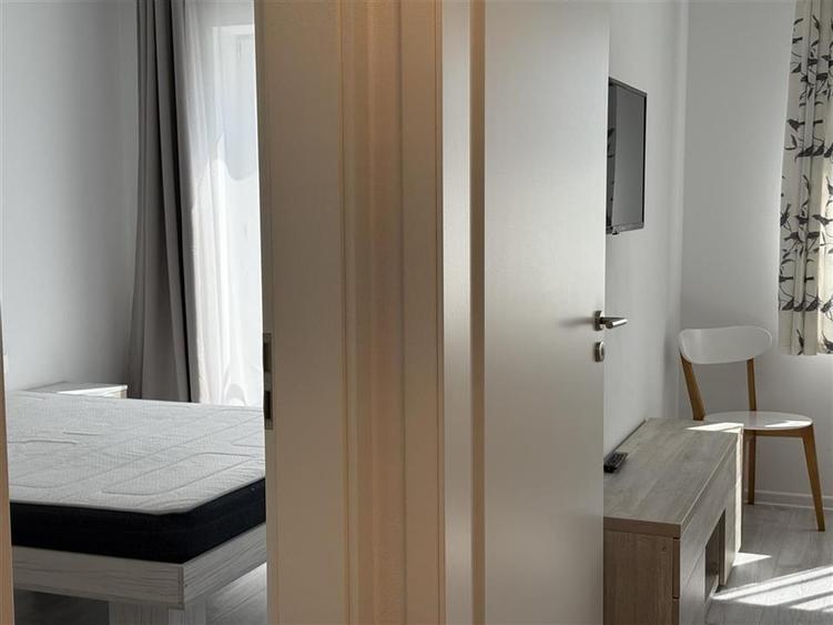 Apartament cu 3 camere decomandat în Tractorul