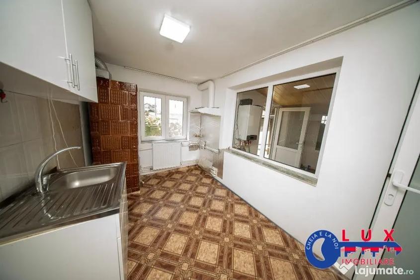 Casă cu 2 camere cu Teren 295 Mp în Babadag