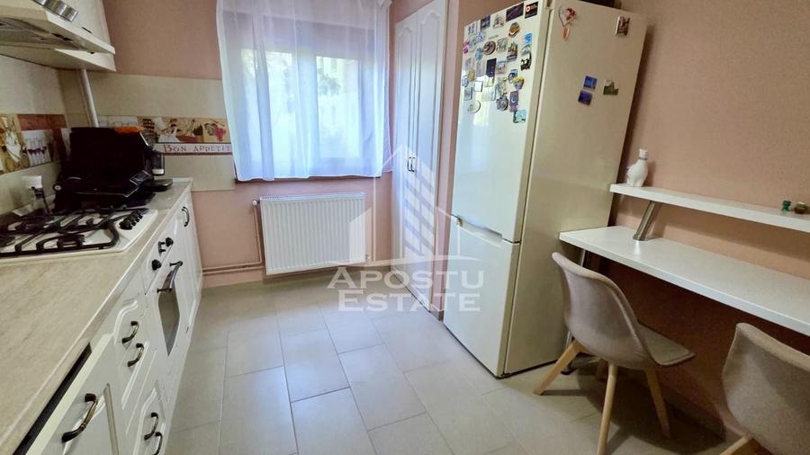 Apartament cu 3 camere decomandat, mobilat în Bucovina