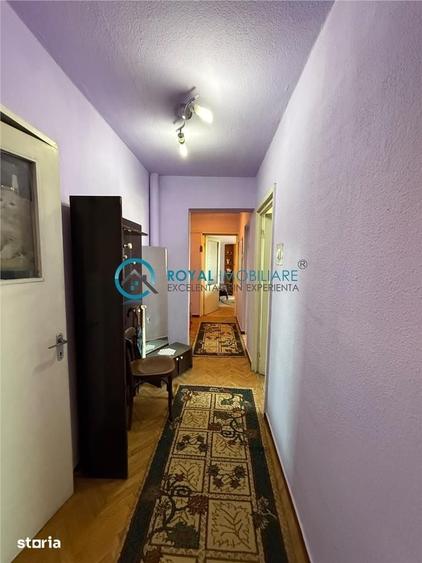 Apartament cu 3 camere decomandat în B-dul București