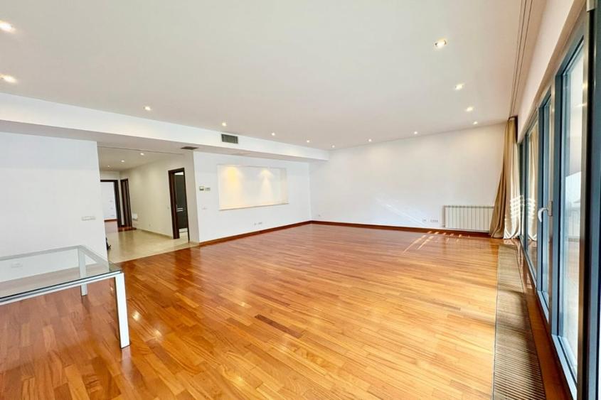 Apartament cu 4 camere decomandat, mobilat în Dorobanți