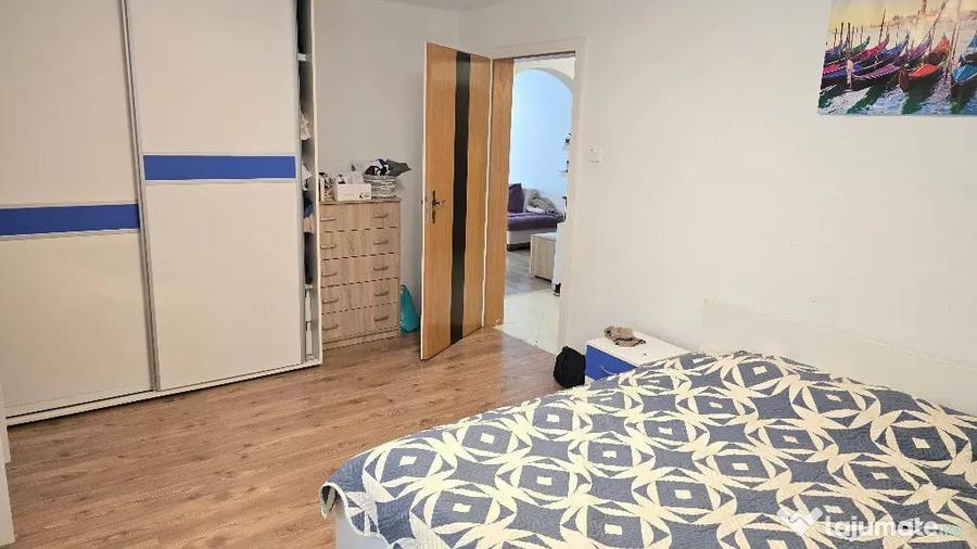 Apartament cu 4 camere decomandat în Central
