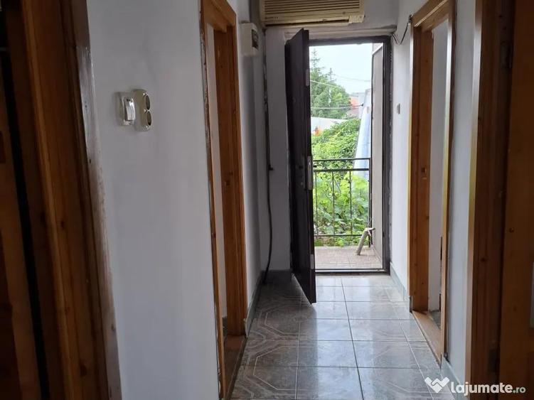 Casă cu 5 camere în Fundeni