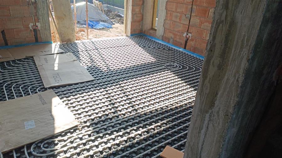 Casă individuală cu 4 camere cu Canalizare în Valea Lupului
