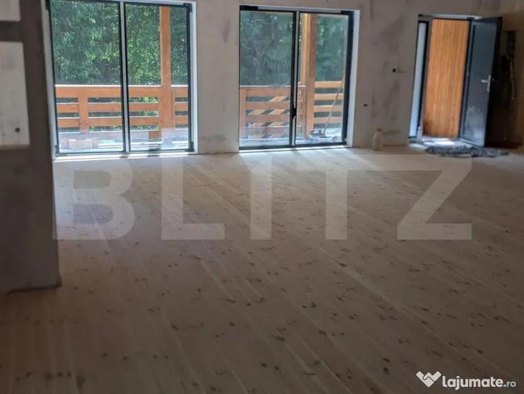 Casă cu 7 camere cu Teren 1170 Mp în Colibița
