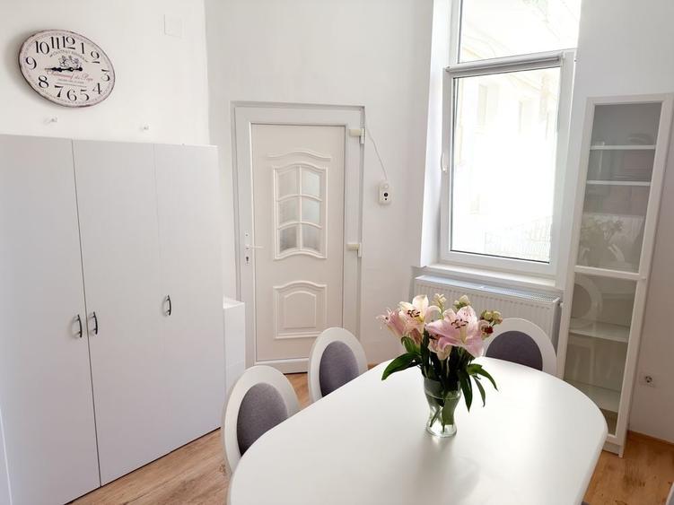 Inchiriez apartament pe str. Horea - 8