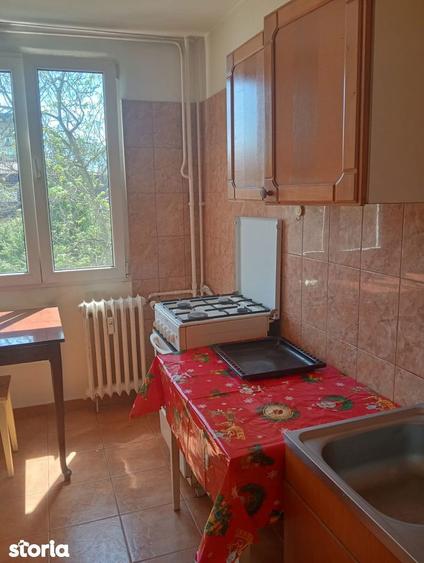 Apartament cu 3 camere decomandat, mobilat în Drumul Taberei
