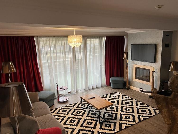 Apartament cu 2 camere decomandat în Poiana Brașov