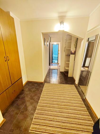 Apartament cu 3 camere decomandat în Oancea