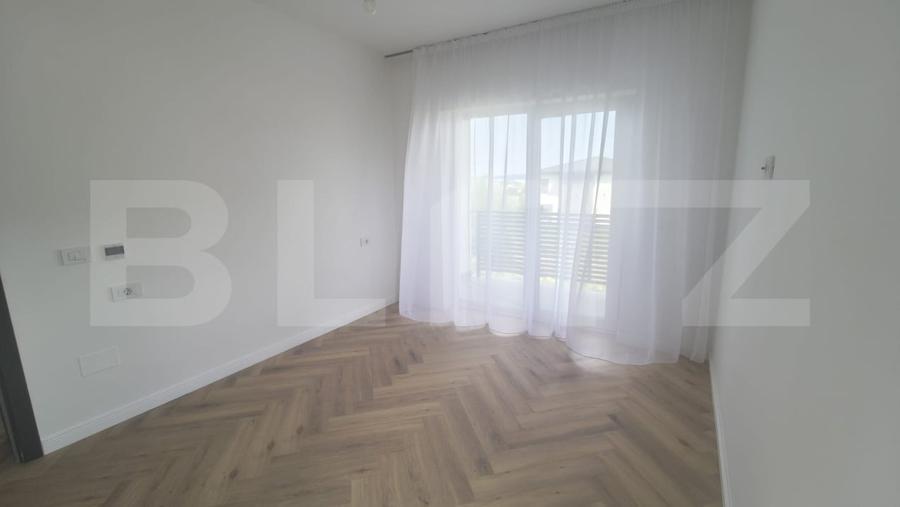 Duplex cu 4 camere cu Canalizare în Bucium