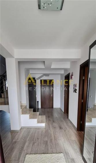 Casă cu 4 camere cu Teren 775 Mp în Brazii de Jos