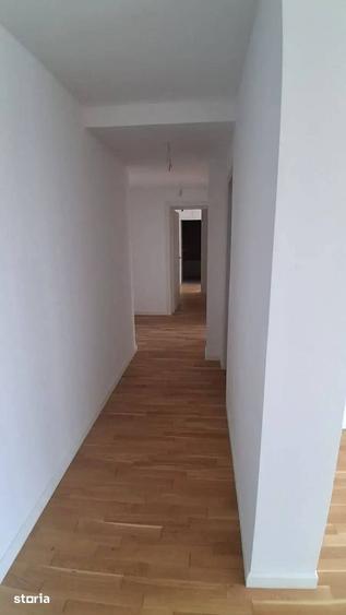 Apartament cu 3 camere decomandat în Grivița