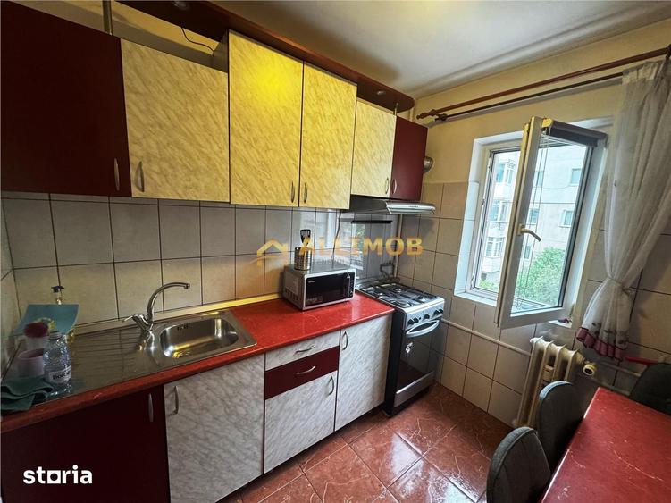 Apartament cu 2 camere decomandat în Republicii