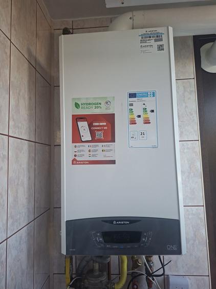 Apartament cu 3 camere semidecomandat în Craiovei