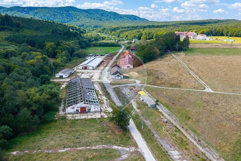 Teren Construcții intravilan de 62330 mp, în Nord-Vest