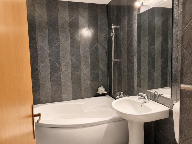 Apartament cu 3 camere în Plopilor