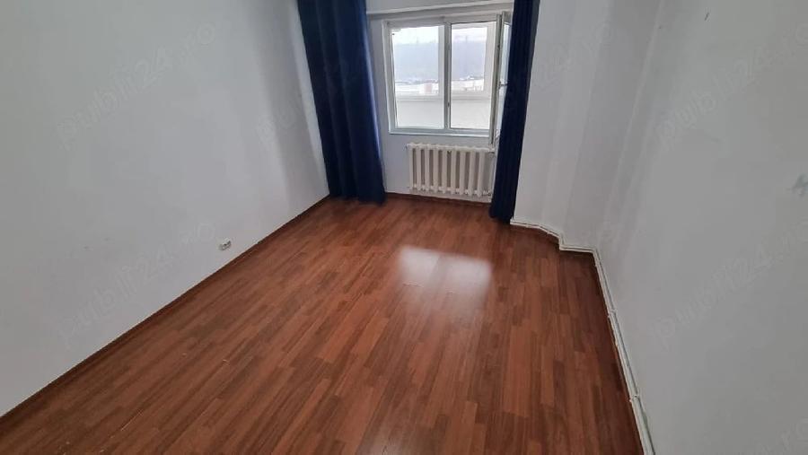 Apartament cu 3 camere decomandat în Nicolina