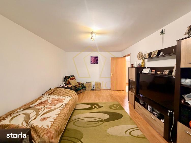 Apartament cu 4 camere decomandat în Lipovei